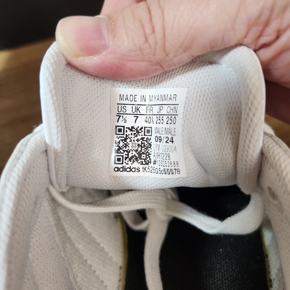 Adidas Men's 7 1/2 White/Black Sneakers IH1228 Berreda LYM029004 - Picture 4 of 7